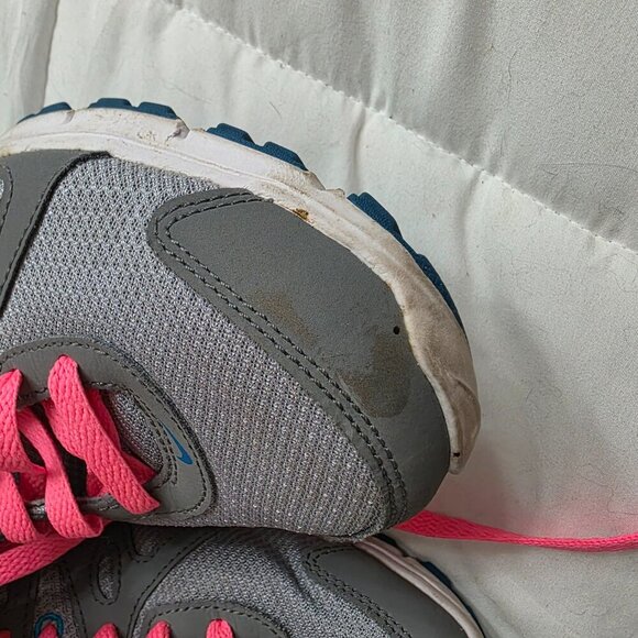 Nike Women’s Revolution 2 Athletic Shoes Size 9 Gray with Pink Laces - Picture 10 of 10